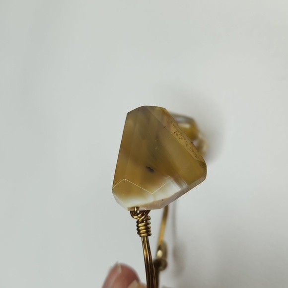 5 for $25! Bee Wired Tan Stone Agate Gold Tone Wire Bangle Bracelet - Picture 3 of 6